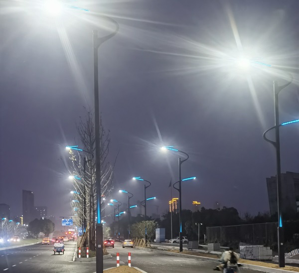温州龙港：道路照明“一杆多用” 让科技点亮智慧城市