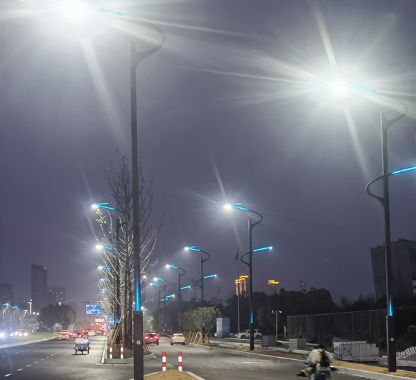 温州龙港:道路照明“一杆多用” 让科技点亮智慧城市